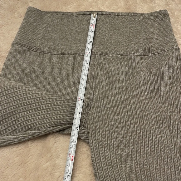 Athleta Delancey Herringbone Tight Grey Texture Size XS Back zipper pockets. - Picture 4 of 11